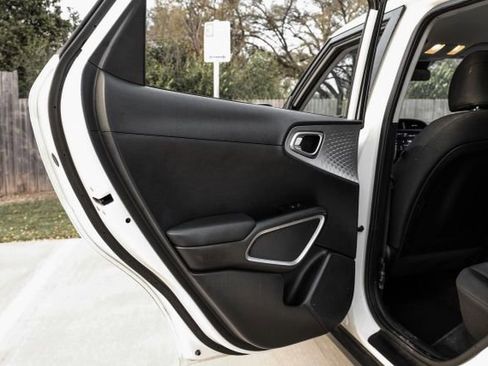 Used 2022 Kia Soul LX w/ Technology Package image 37