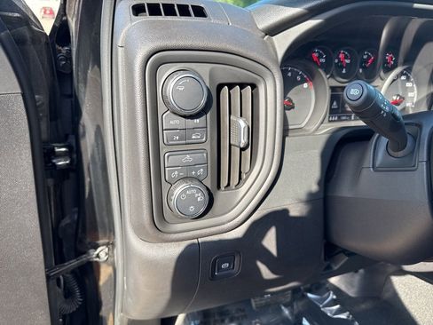 Used 2024 Chevrolet Silverado 1500 Custom image 6