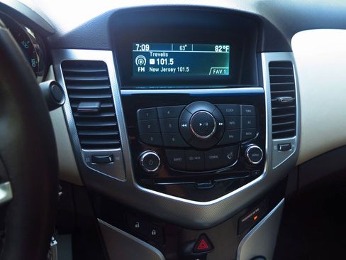 Used 2011 Chevrolet Cruze LTZ FWD image 34