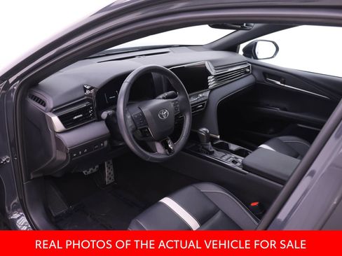 Used 2025 Toyota Camry SE w/ Convenience Package image 3