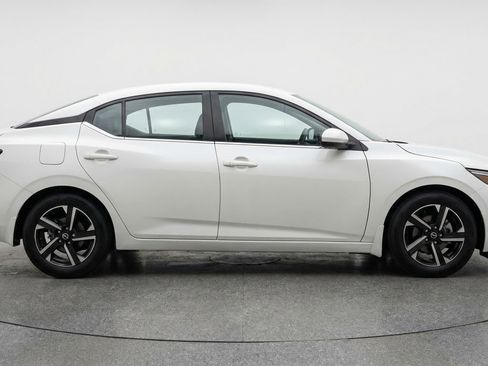 Used 2025 Nissan Sentra SV FWD image 11