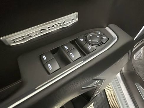 Used 2024 GMC Sierra 1500 Denali AWD/4WD image 11
