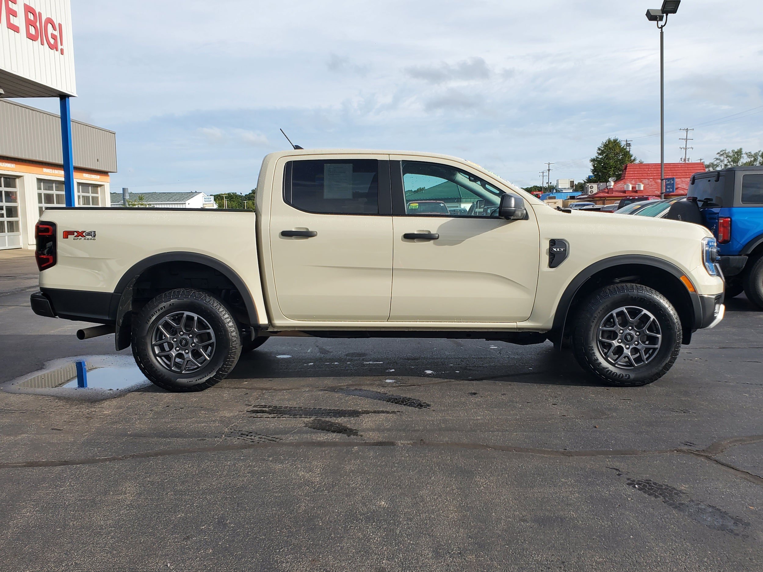 Used 2025 Ford Ranger XLT AWD/4WD image 5