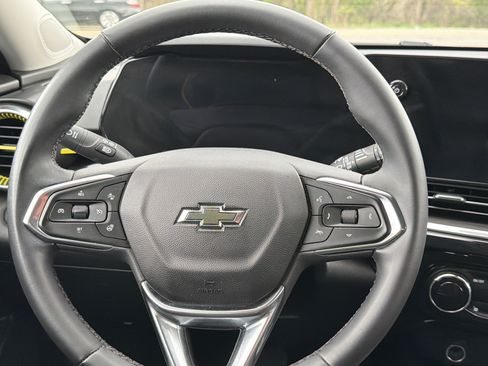 Used 2024 Chevrolet Trax ACTIV w/ Sunroof Package FWD image 13