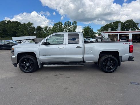 Used 2017 Chevrolet Silverado 1500 LT w/ LT Convenience Package AWD/4WD image 2