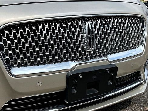 Used 2017 Lincoln Continental Select FWD image 31