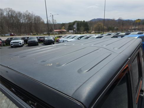 Used 2018 Jeep Wrangler Unlimited Sahara w/ Connectivity Group image 11