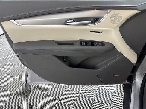 Used 2018 Cadillac XT5 Luxury w/ Driver Awareness Package image 10