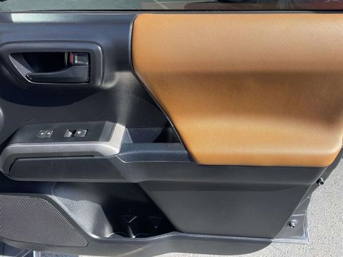 Used 2017 Toyota Tacoma SR5 w/ Tow Package image 45