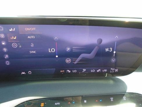 Certified 2025 Buick Enclave Preferred AWD/4WD image 12