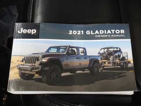 Used 2021 Jeep Gladiator Sport image 23