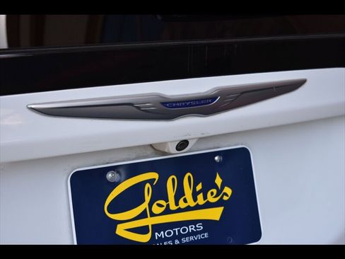 Used 2019 Chrysler Pacifica Touring-L image 50