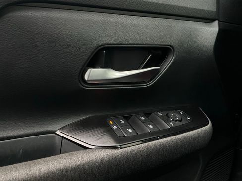 Used 2025 Nissan Kicks SV image 19