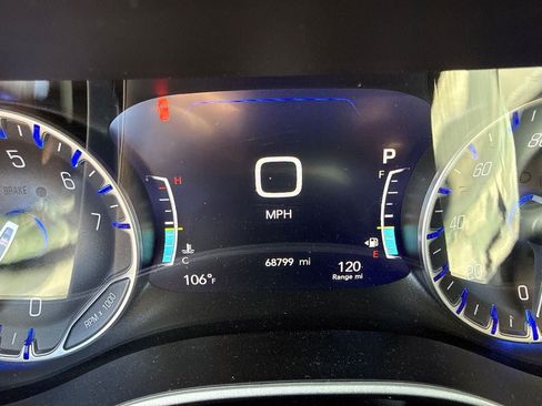 Used 2024 Chrysler Pacifica Touring-L FWD image 22