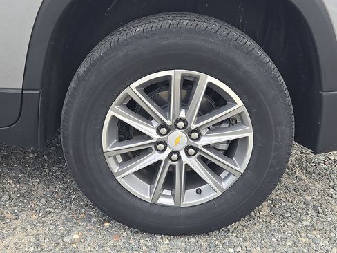 Used 2023 Chevrolet Traverse LT AWD/4WD image 12