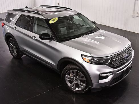 Used 2022 Ford Explorer XLT w/ Equipment Group 202A AWD/4WD image 12