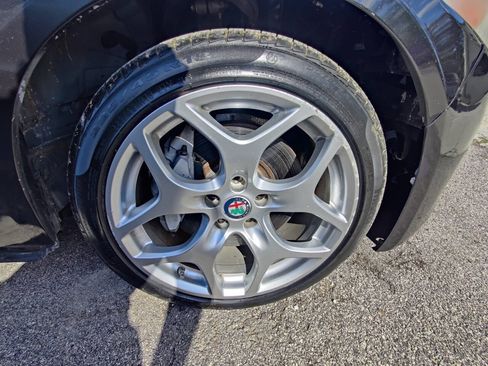 Used 2018 Alfa Romeo Giulia Ti w/ TI Performance Package AWD/4WD image 26