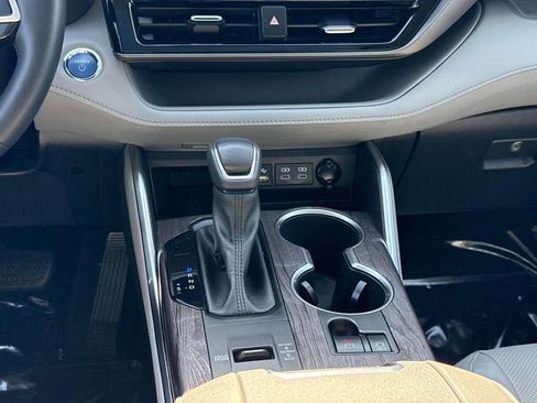 Used 2022 Toyota Highlander Limited image 21