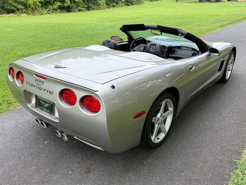 Used 1999 Chevrolet Corvette Convertible w/ Memory Pkg RWD image 37