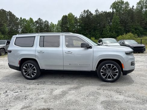 Used 2024 Jeep Grand Wagoneer Series III AWD/4WD image 7