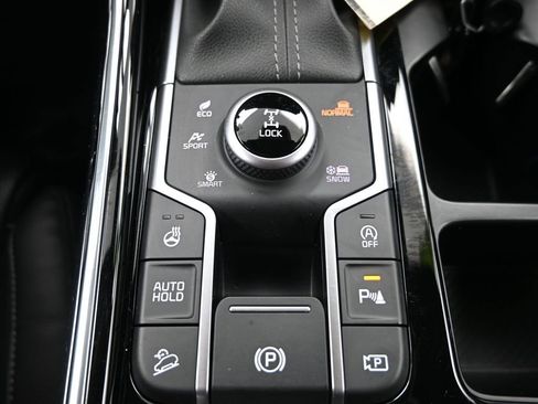 Certified 2024 Kia Sorento SX Prestige image 26