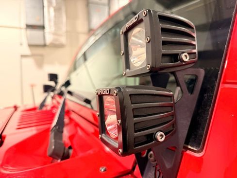 Used 2016 Jeep Wrangler Unlimited Sahara w/ Connectivity Group image 13