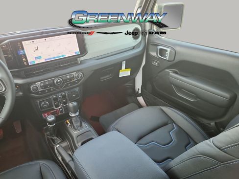Used 2025 Jeep Wrangler Unlimited Sport AWD/4WD image 15