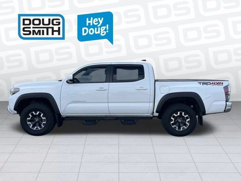 Used 2022 Toyota Tacoma TRD Off-Road AWD/4WD image 3