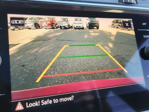 Certified 2024 Volkswagen Tiguan SE image 23