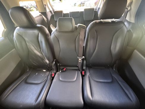 Used 2026 Kia Carnival FWD image 40