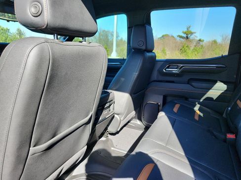 Used 2024 GMC Sierra 1500 AT4 w/ Technology Package image 12