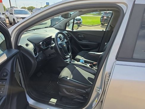 Used 2021 Chevrolet Trax LT FWD image 15
