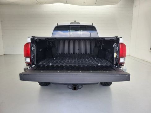 Used 2022 Toyota Tacoma SR5 RWD image 9