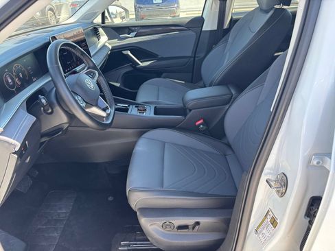 Used 2026 Volkswagen Tiguan SE AWD/4WD image 29