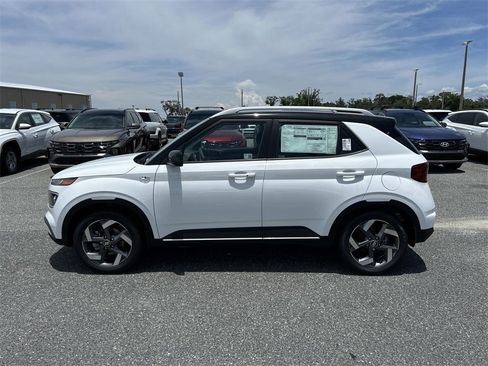New 2025 Hyundai Venue Limited image 14