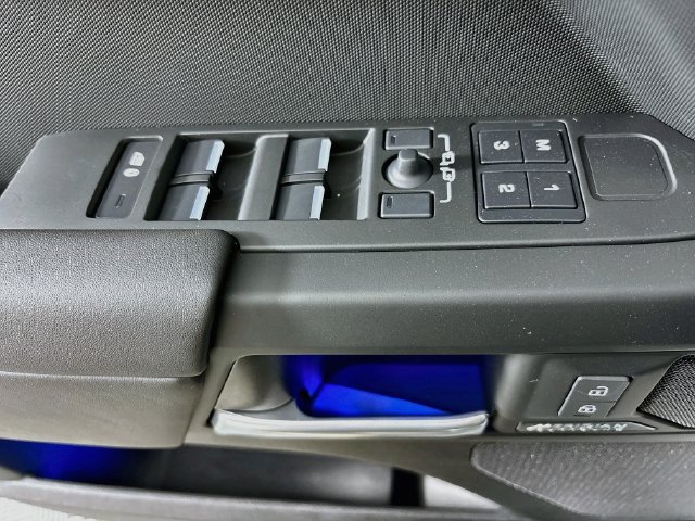 New 2026 Land Rover Defender 110 X-Dynamic SE AWD/4WD image 19