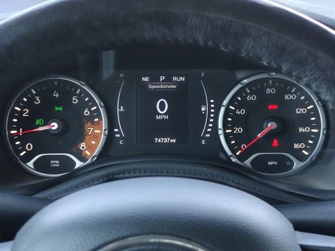 Used 2018 Jeep Renegade Altitude image 23