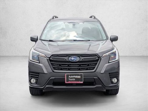 Used 2022 Subaru Forester Premium AWD/4WD image 2
