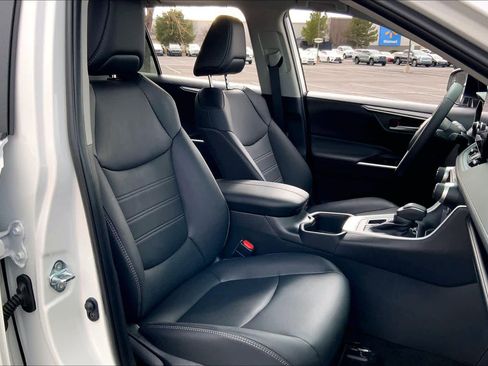 Used 2025 Toyota RAV4 XLE Premium image 7