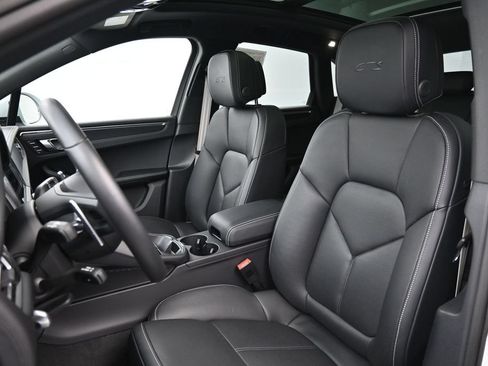 Certified 2025 Porsche Macan GTS AWD/4WD image 5