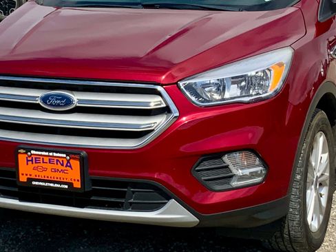 Used 2018 Ford Escape SE w/ SE Sync 3 Package AWD/4WD image 12