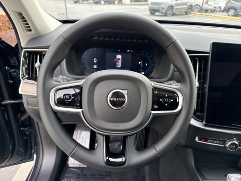 Used 2025 Volvo XC90 B6 Plus image 18