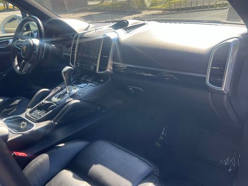 Used 2017 Porsche Cayenne AWD/4WD image 15