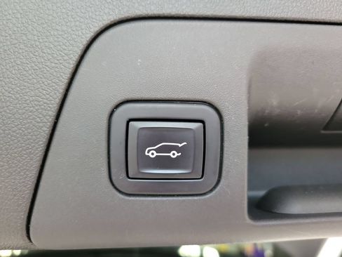 Used 2022 Buick Envision Essence w/ Safety Package FWD image 19