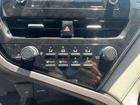 Used 2021 Toyota Camry LE w/ Carpet Mat Package (TMS) FWD image 22
