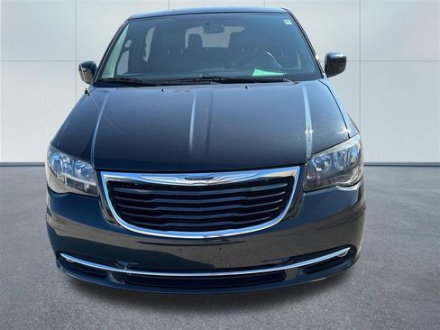 Used 2014 Chrysler Town & Country S image 8