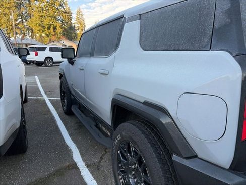 Used 2025 GMC Hummer EV 2X image 8