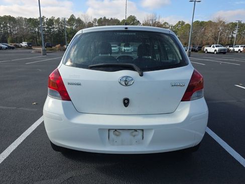 Used 2010 Toyota Yaris 4-Door Hatchback image 6