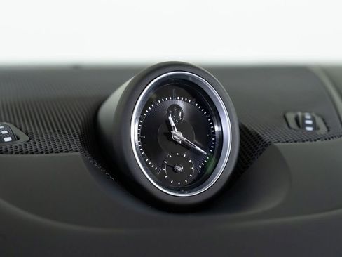 Used 2024 Maserati Levante Trofeo image 27