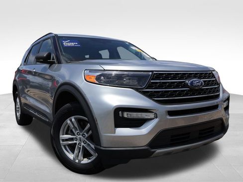 Used 2024 Ford Explorer XLT w/ Equipment Group 202A AWD/4WD image 6